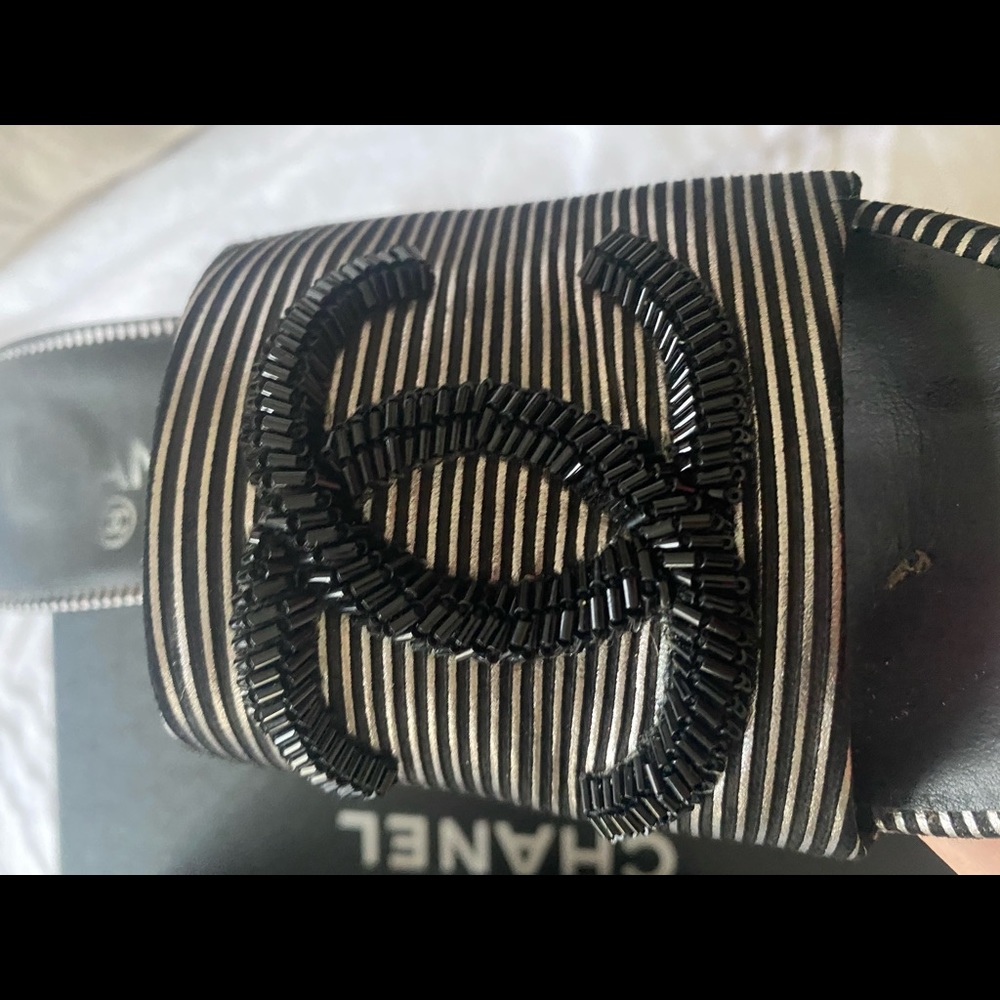 Chanel - Picture 3 of 5